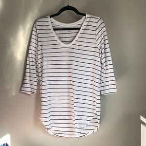 3/4 length sleeve shirt